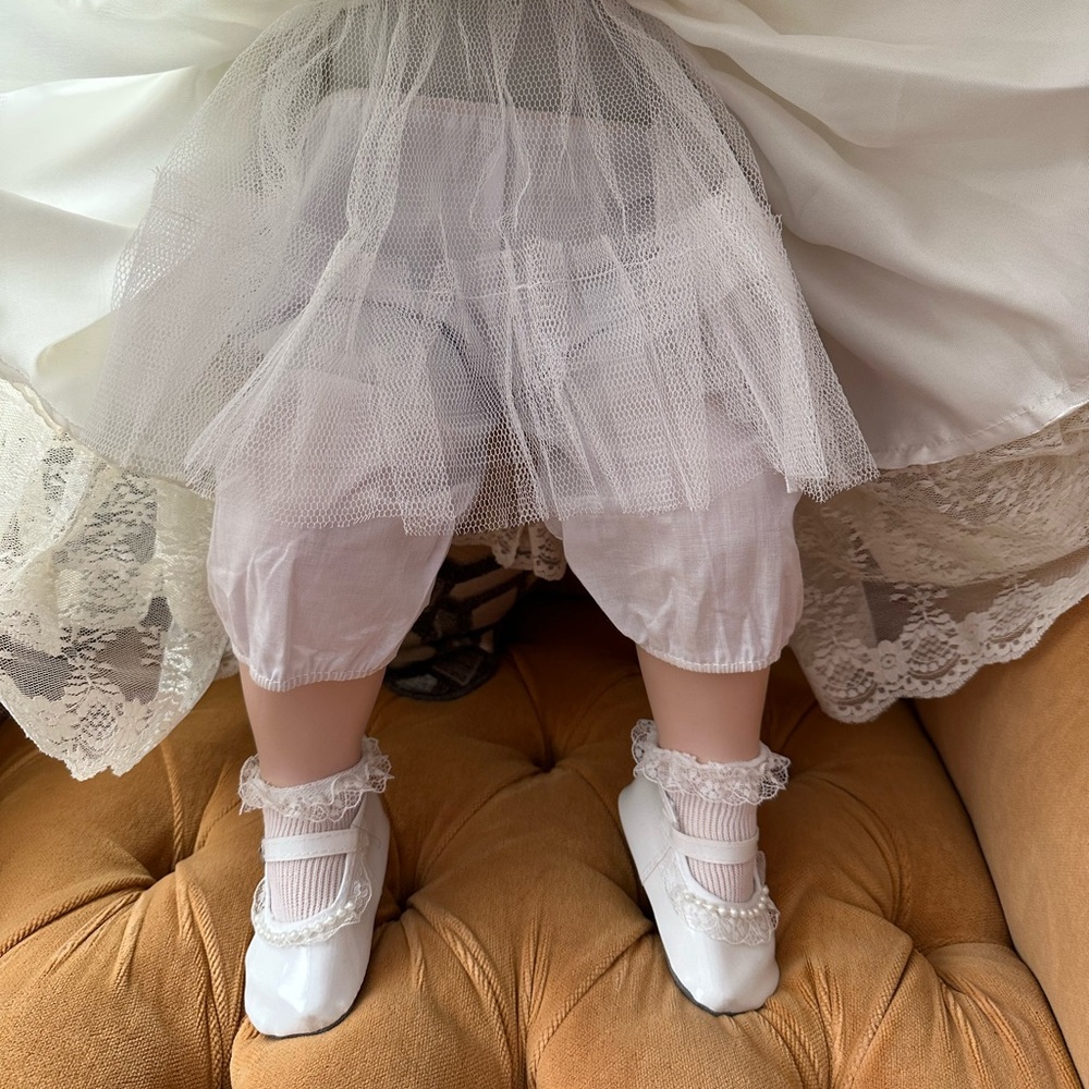 Porcelain Doll - Picture 4 of 16